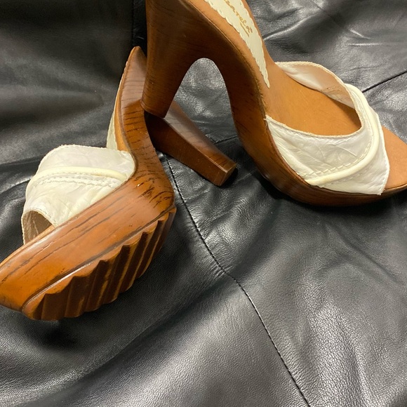 Platform sandals - Picture 2 of 2